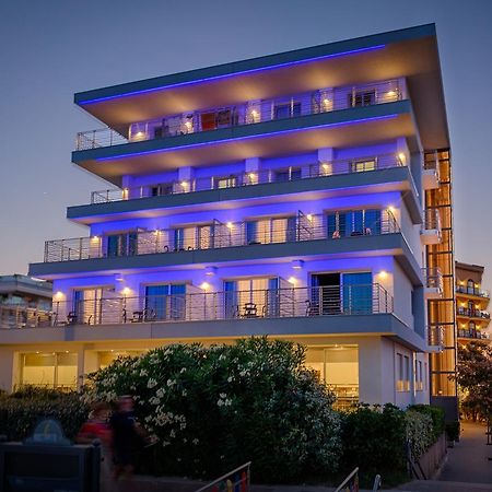 Hotel Tritone Каорле Экстерьер фото