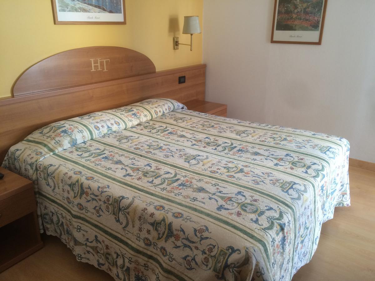 Hotel Tritone Каорле Экстерьер фото