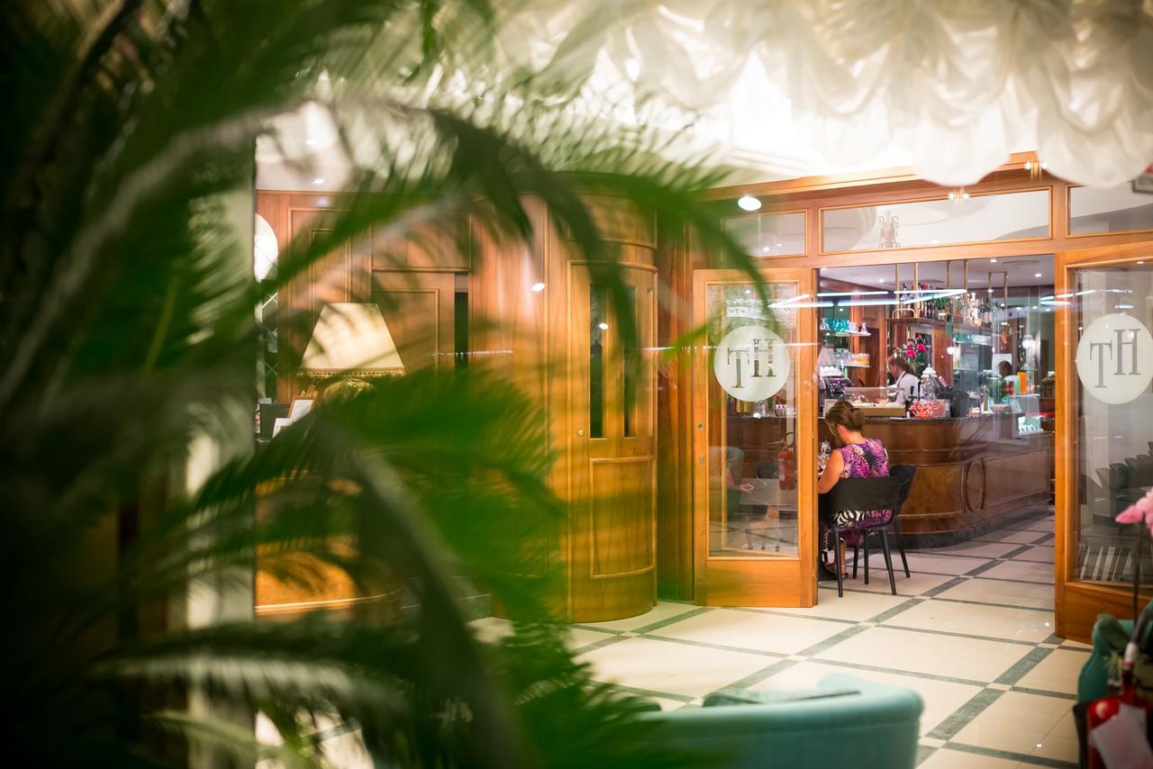 Hotel Tritone Каорле Экстерьер фото