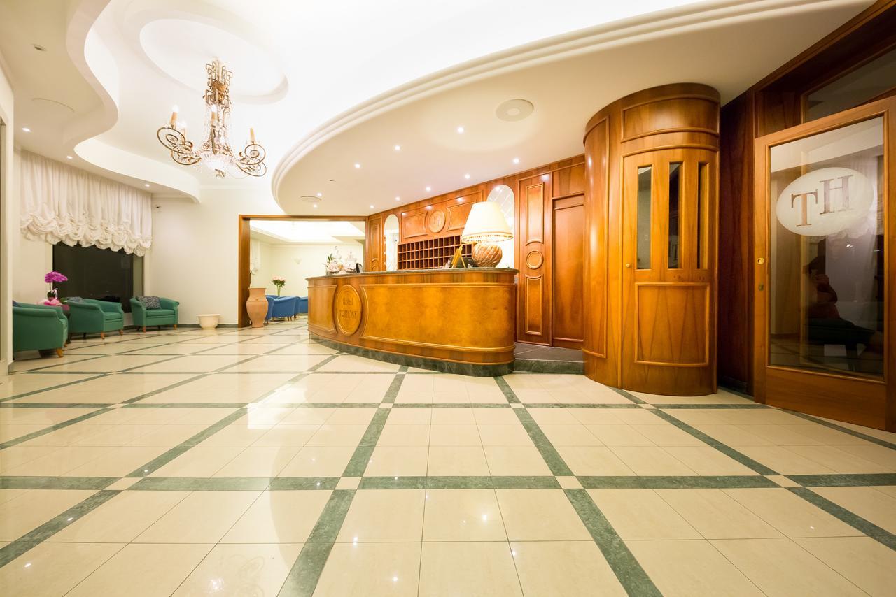 Hotel Tritone Каорле Экстерьер фото
