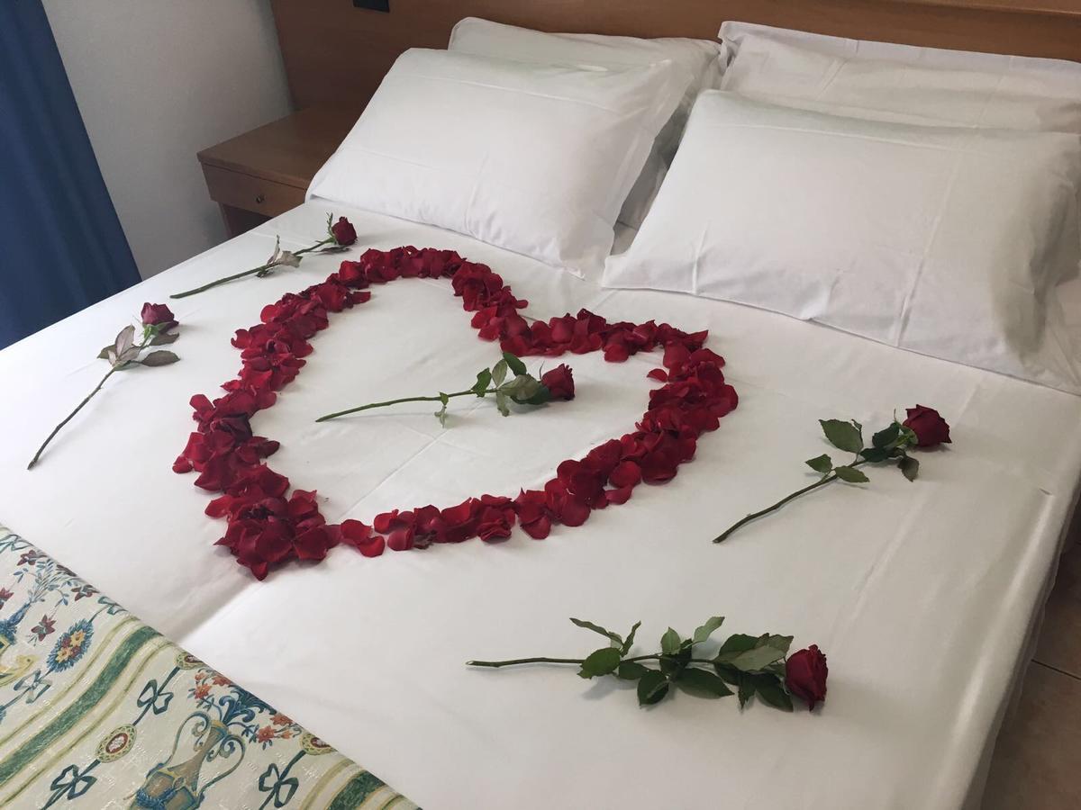 Hotel Tritone Каорле Экстерьер фото
