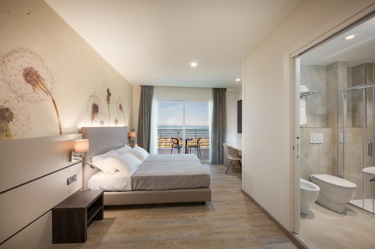 Hotel Tritone Каорле Экстерьер фото