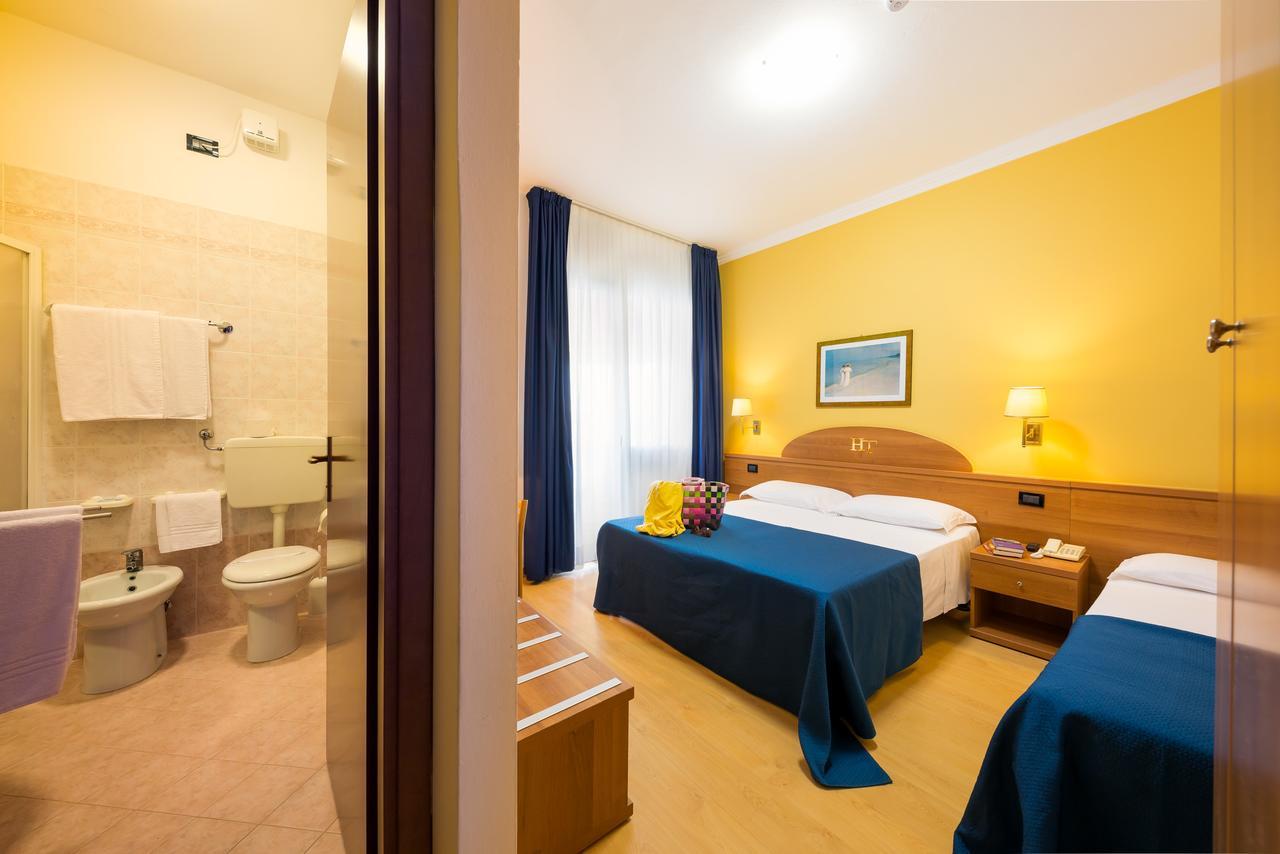 Hotel Tritone Каорле Экстерьер фото