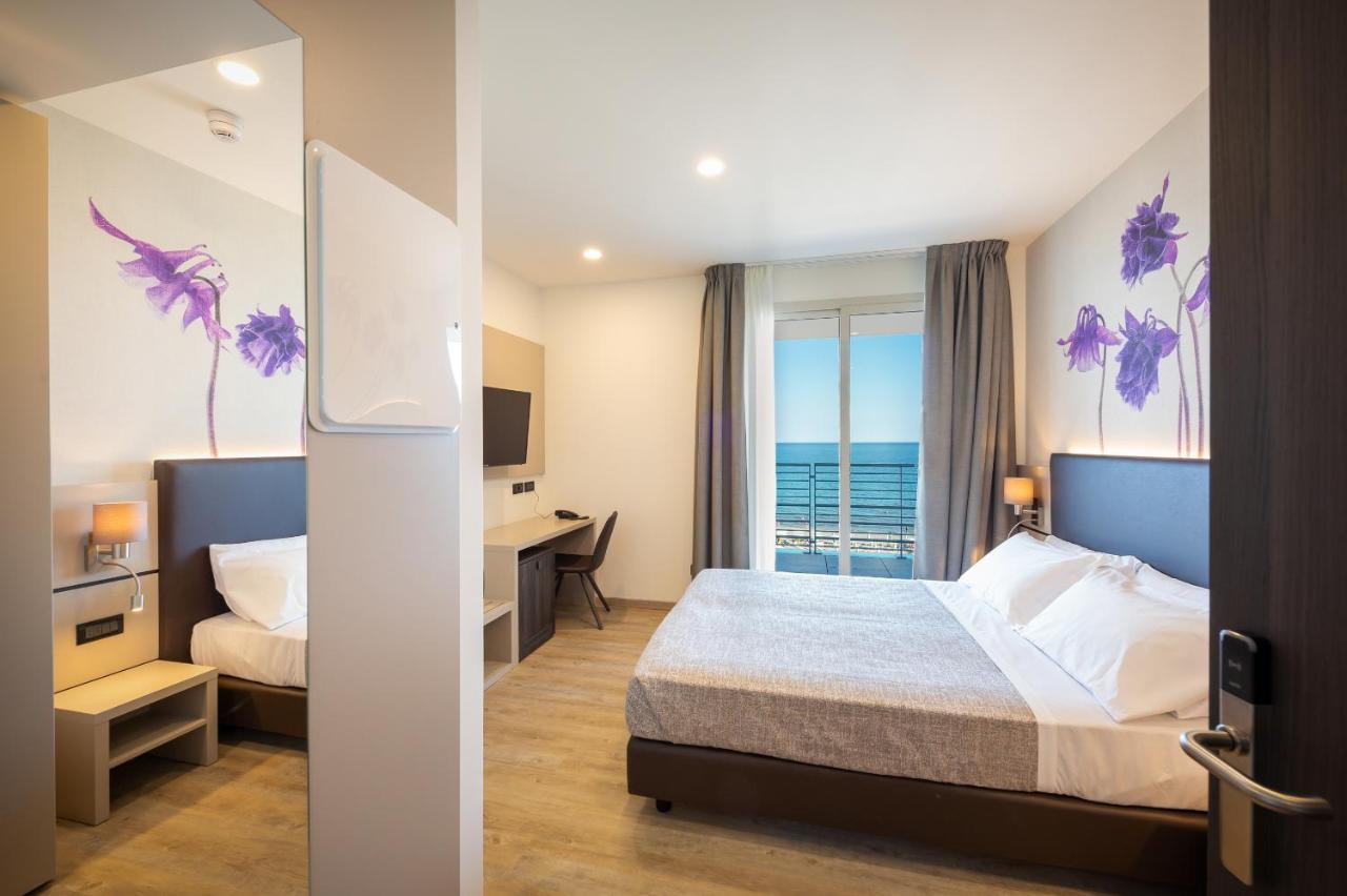 Hotel Tritone Каорле Экстерьер фото