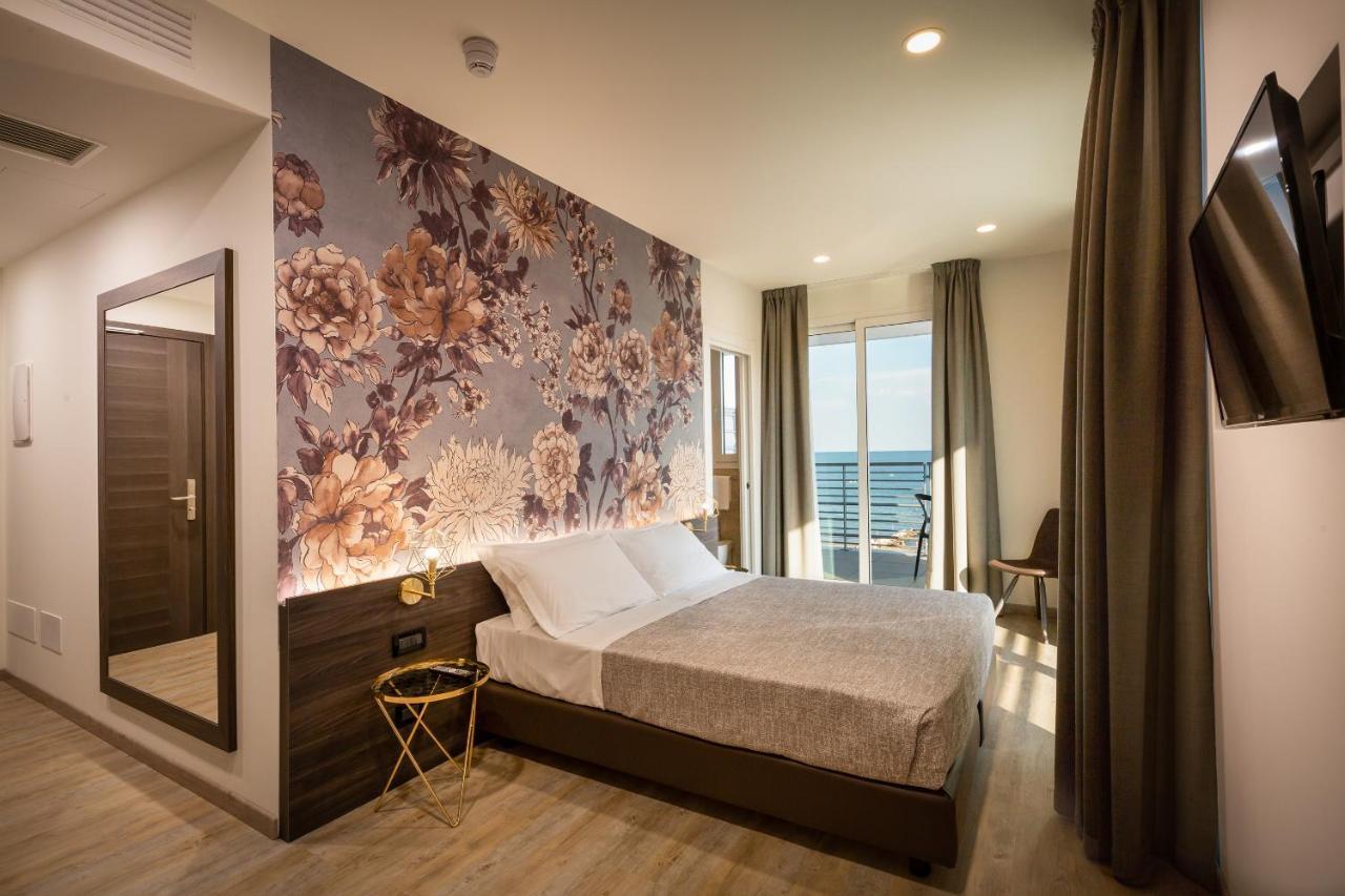 Hotel Tritone Каорле Экстерьер фото