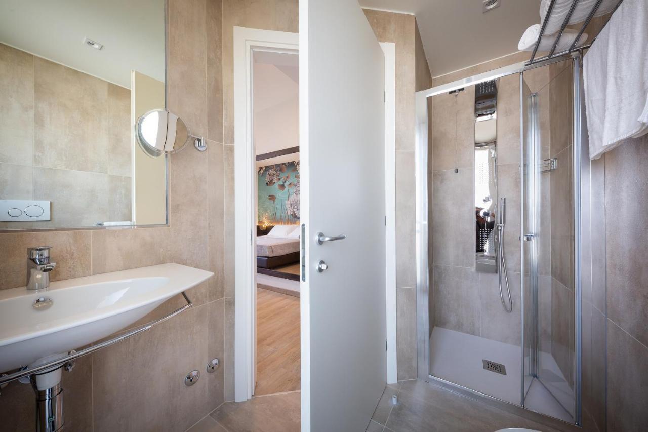 Hotel Tritone Каорле Экстерьер фото