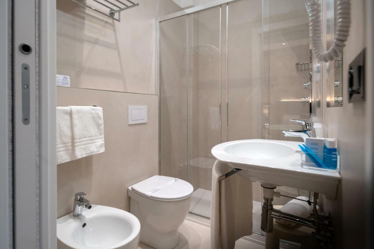 Hotel Tritone Каорле Экстерьер фото
