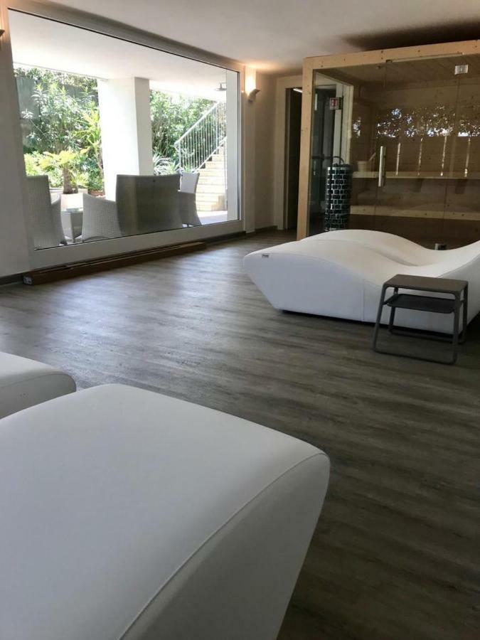Hotel Tritone Каорле Экстерьер фото